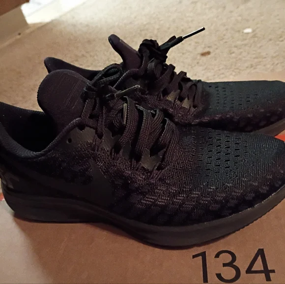 Nike Women's Sleek Black Athletic Shoes - Picture 2 of 4